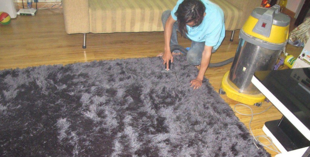 Giặt thảm len bằng máy hút bụi đem lại hiệu quả cao 