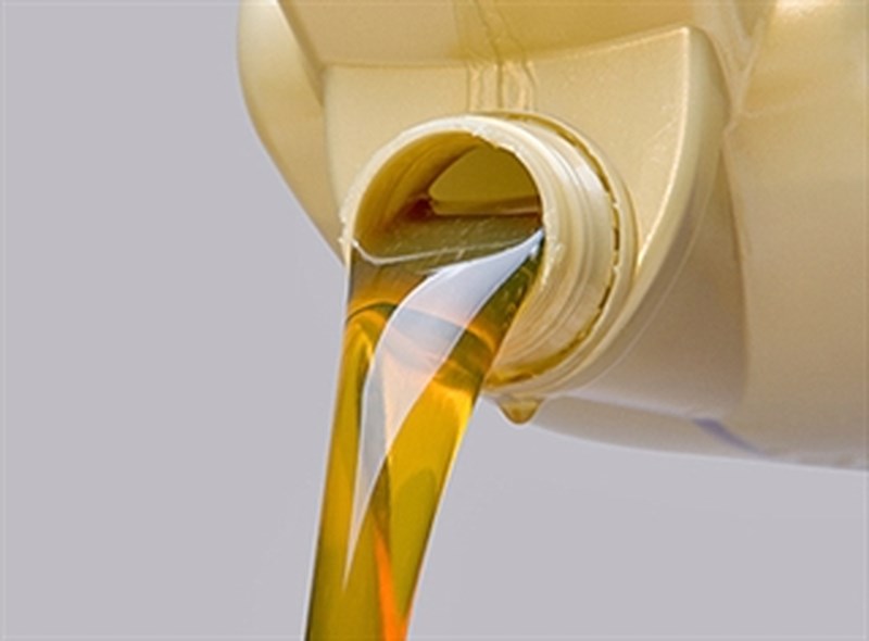 Sử dụng dầu nhớt kém chất lượng là một trong những nguyên nhân khiến nóng máy