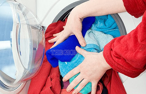 quần áo bị dính màu khi giặt chung