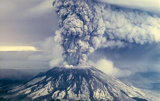 núi lửa phun trào
