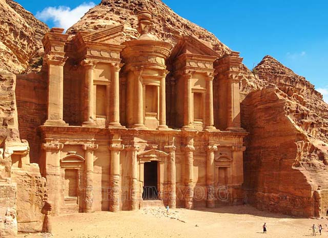 Thành phố cổ nằm giữa sa mạc mang tên Petra