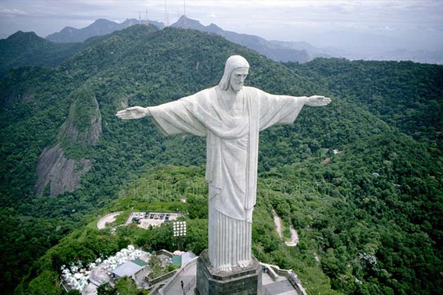 Bạn có thể thấy tượng Chúa cứu thế dang rộng cánh tay khi ở bất cứ đâu tại Rio De Janeiro