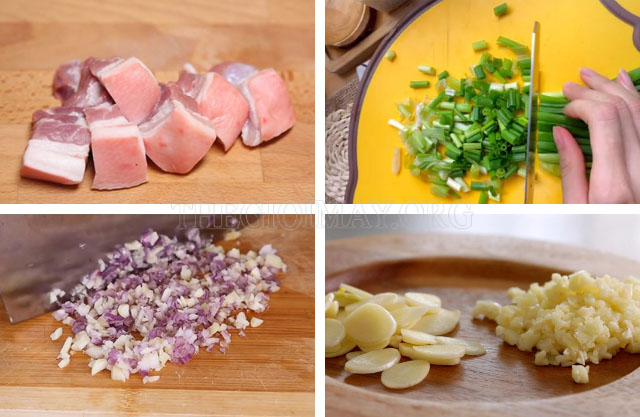Cách làm thịt kho tiêu - Bước 1: Sơ chế qua các loại nguyên liệu như: Thịt, hành, tỏi,...