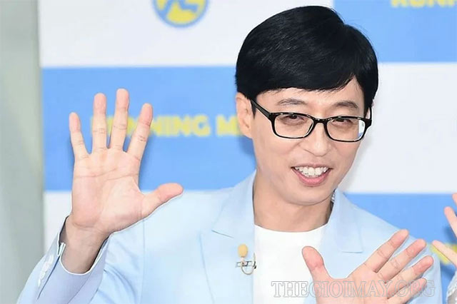 MC quốc dân Yoo Jae Suk sở hữu bàn tay chữ M đậm, nối liền nhau