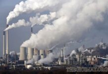Chất thải của các nhà máy xí nghiệp là nguyên nhân gây ô nhiễm môi trường