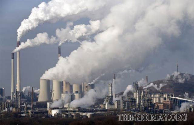 Chất thải của các nhà máy xí nghiệp là nguyên nhân gây ô nhiễm môi trường